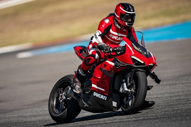 Ducati superleggera v4 chuẩn bị ra mắt công chúng