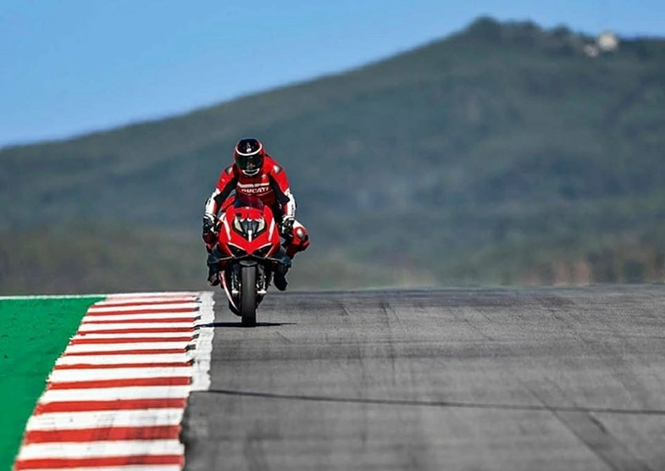 Ducati superleggera v4 lộ diện trước khi được ra mắt chính thức