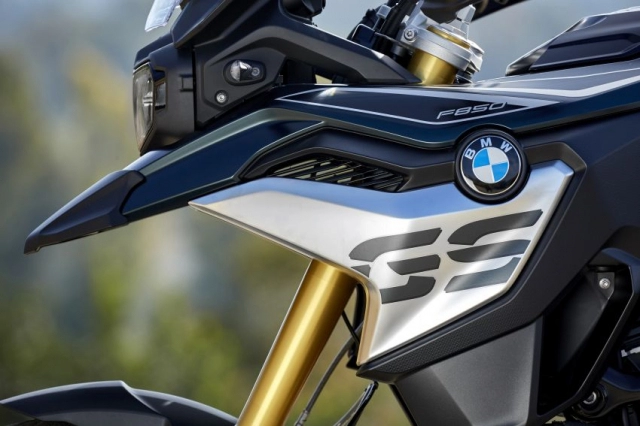 F850gs 2019 bất ngờ được sử dụng là chiếc xe đua chính trong bmw gs trophy 2020