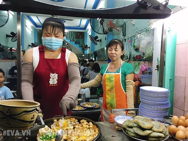 Hàng bột chiên 30 năm tuổi gắn liền với tuổi thơ hàng nghìn người dân sài thành