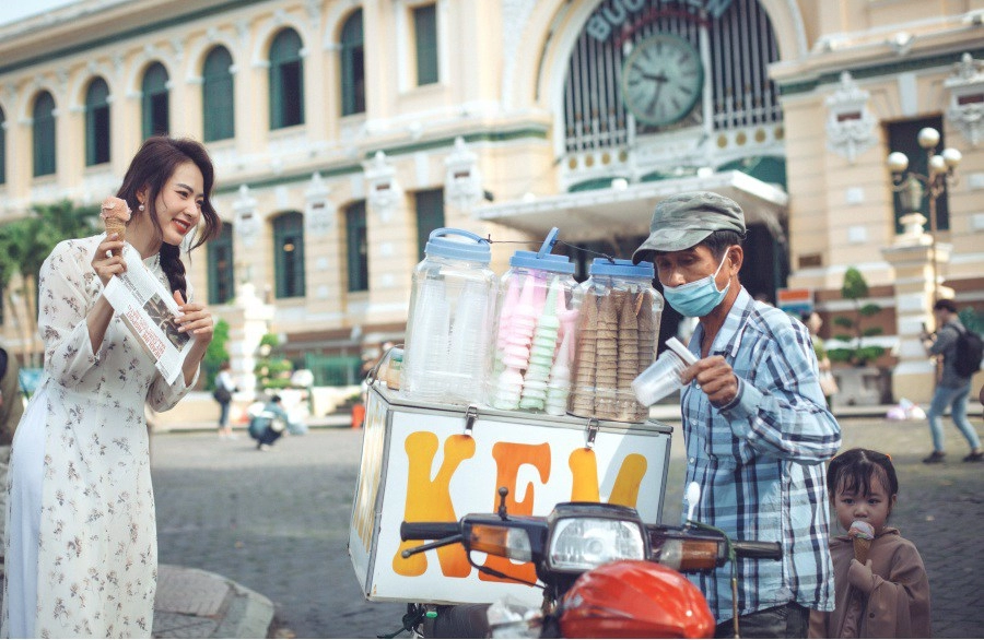 Hoá quý cô với áo dài truyền thống không nhận ra minh trang sành điệu đời thường