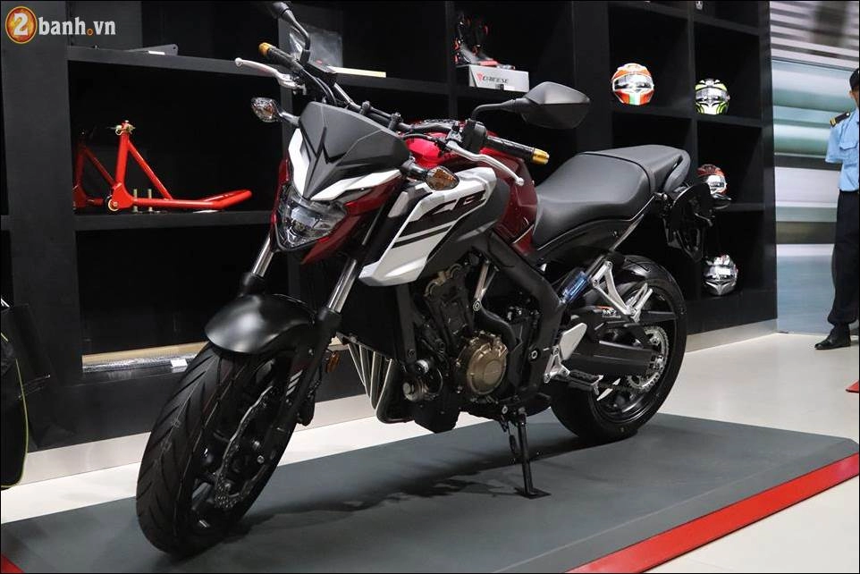 Honda cb650f 2018 có giá 2259 triệu vnd ra mắt tại showroom honda moto việt nam