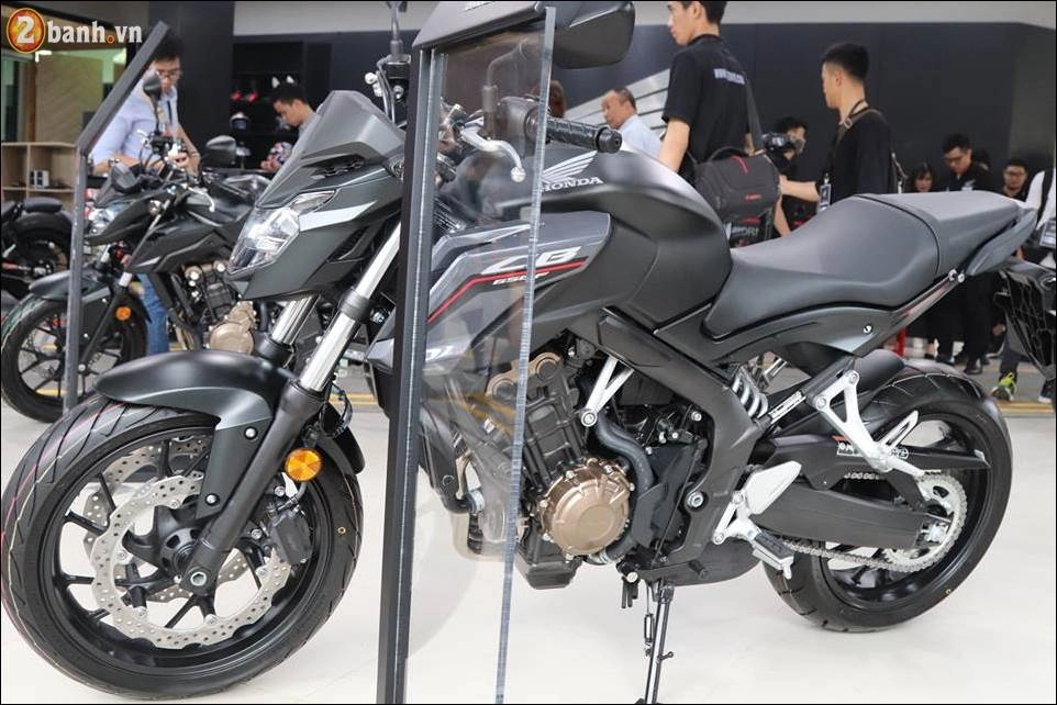 Honda cb650f 2018 có giá 2259 triệu vnd ra mắt tại showroom honda moto việt nam