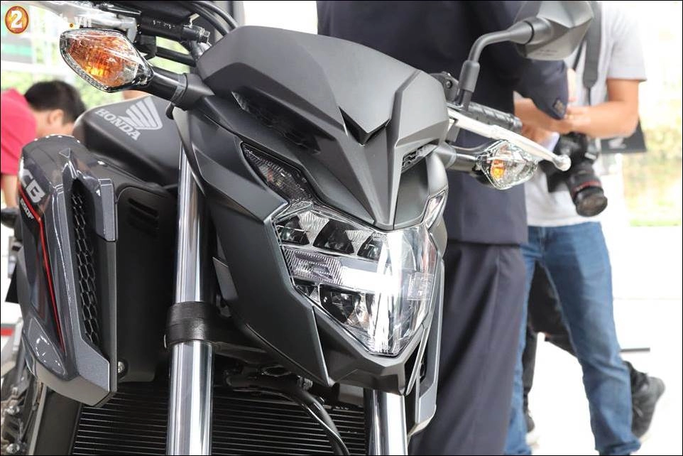 Honda cb650f 2018 có giá 2259 triệu vnd ra mắt tại showroom honda moto việt nam
