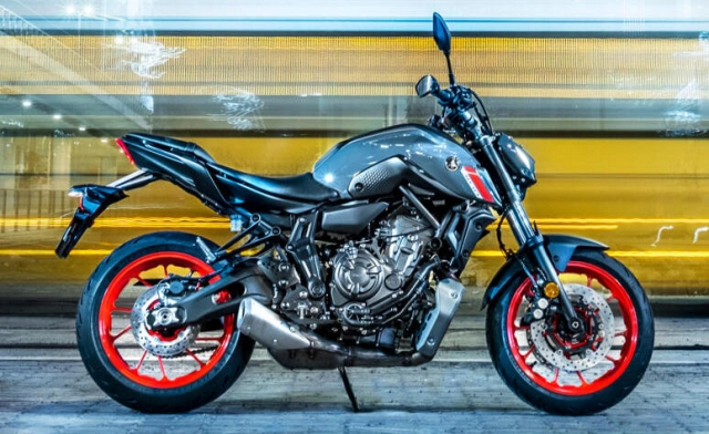 Honda cb650r 2021 và yamaha mt-07 2021 trên bàn cân thông số