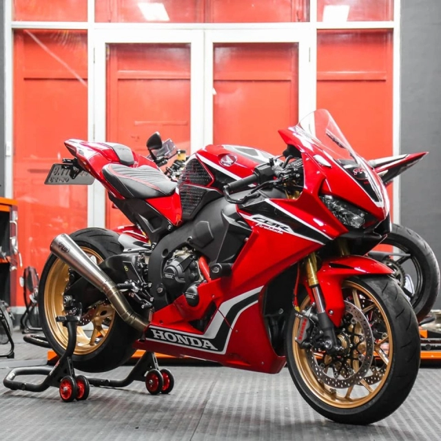 Honda cbr1000rr độ tê tái tâm hồn với trang bị đẳng cấp