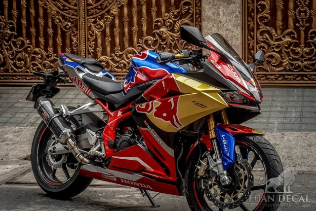 Honda cbr250rr biến hình đậm chất racing dưới sự tài trợ của redbull sticker