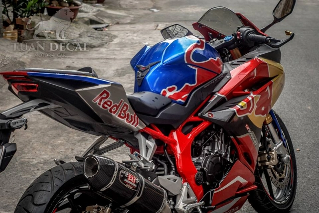 Honda cbr250rr biến hình đậm chất racing dưới sự tài trợ của redbull sticker