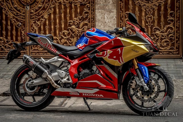 Honda cbr250rr biến hình đậm chất racing dưới sự tài trợ của redbull sticker