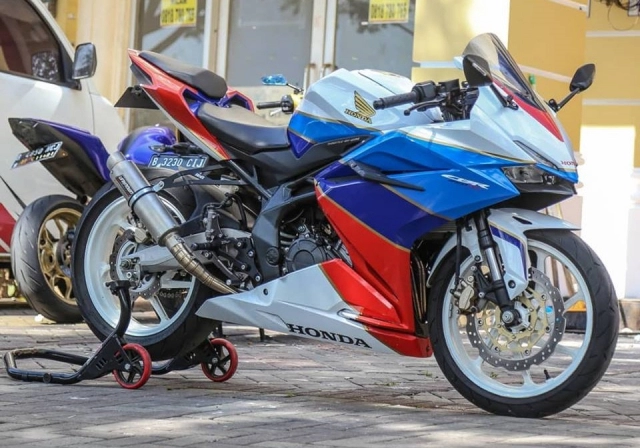 Honda cbr250rr độ khác biệt với gam màu thể thao 3 sọc