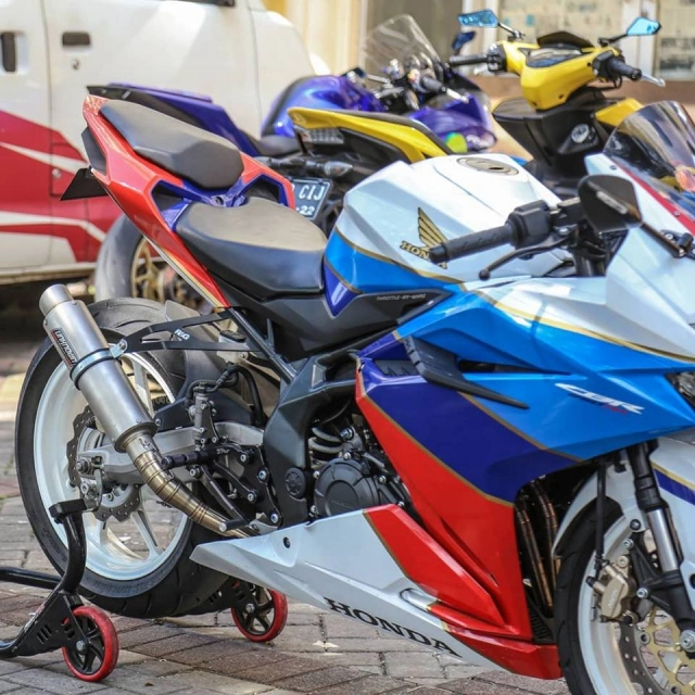 Honda cbr250rr độ khác biệt với gam màu thể thao 3 sọc