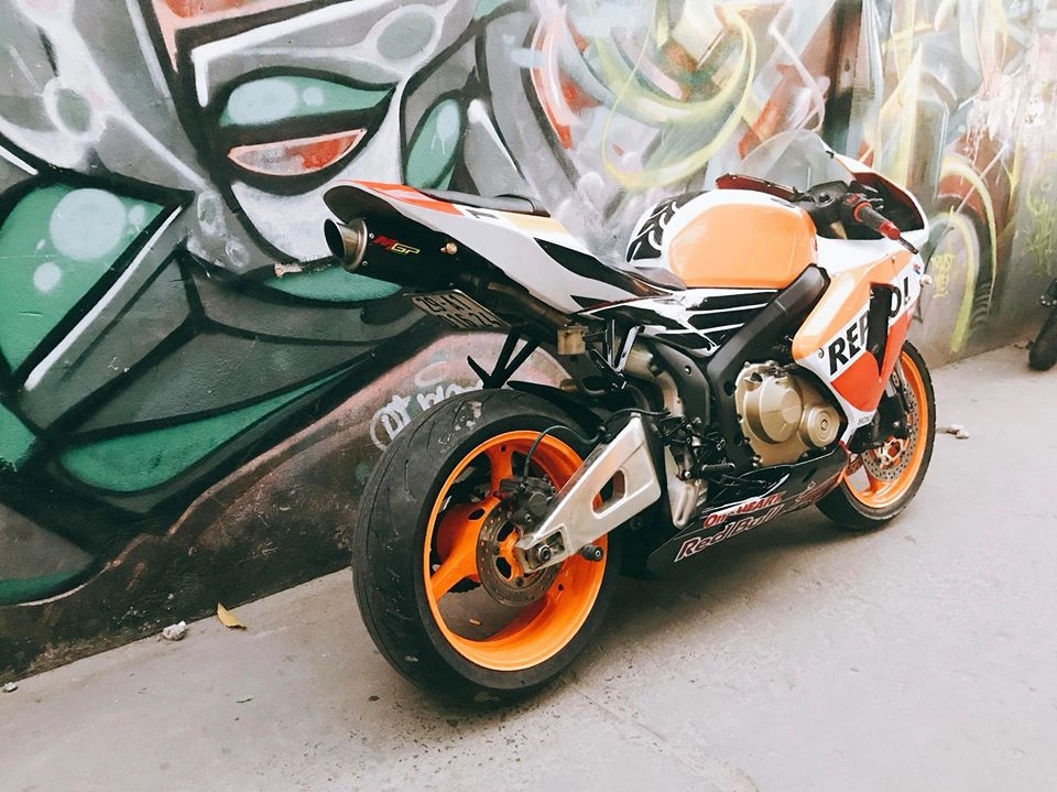 Honda cbr600rr 2006 tlhq đăng kí lần đầu 2014 sang tên toàn quốc