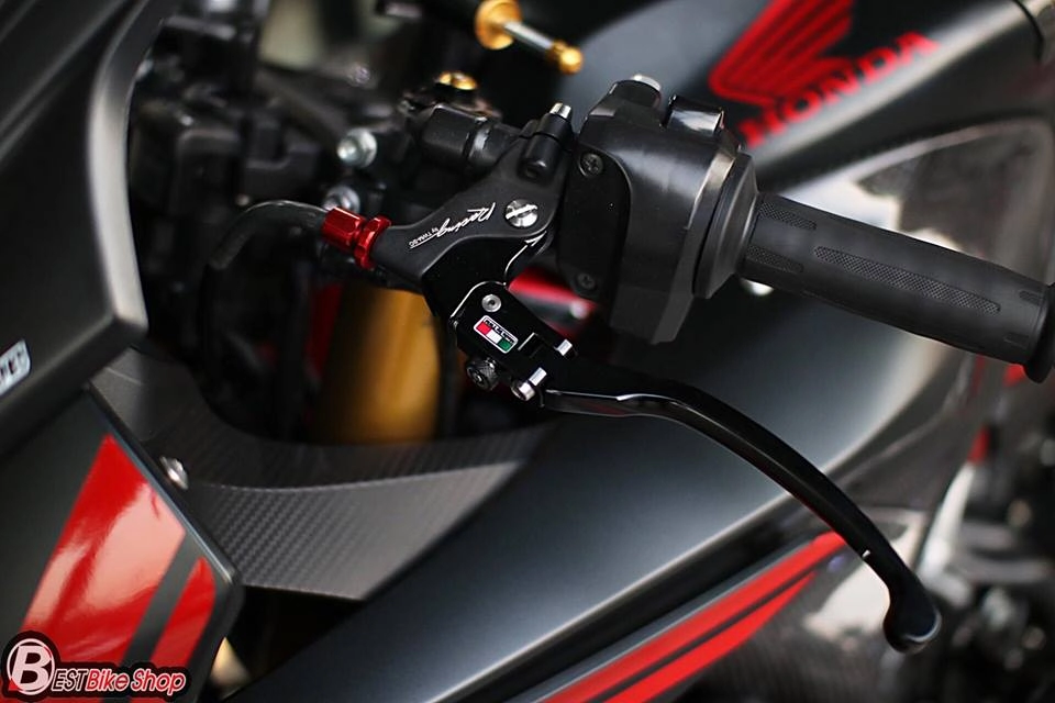 Honda cbr650f độ đầy sức sáng tạo với bộ cánh matte black