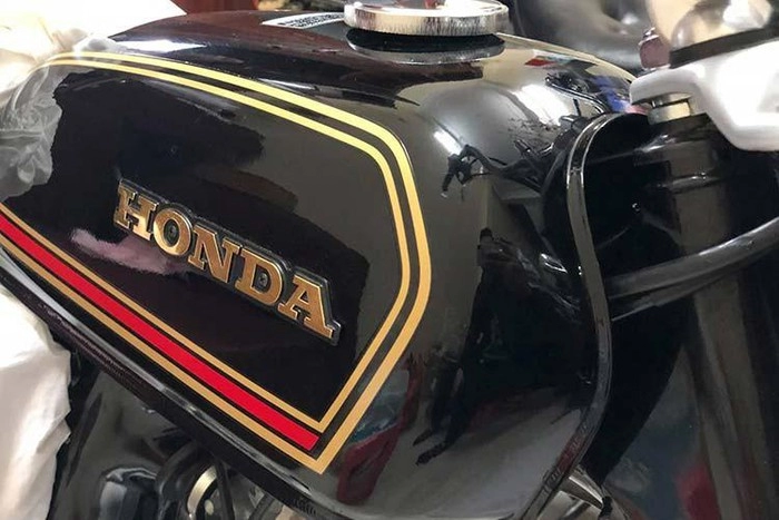 Honda cd50 benly 43 năm chưa lăn bánh có giá hơn 800 triệu đồng