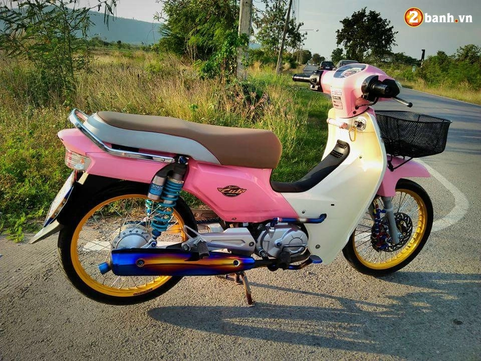 Honda cub fi độ cá tính với tone màu hồng đầy nổi bật