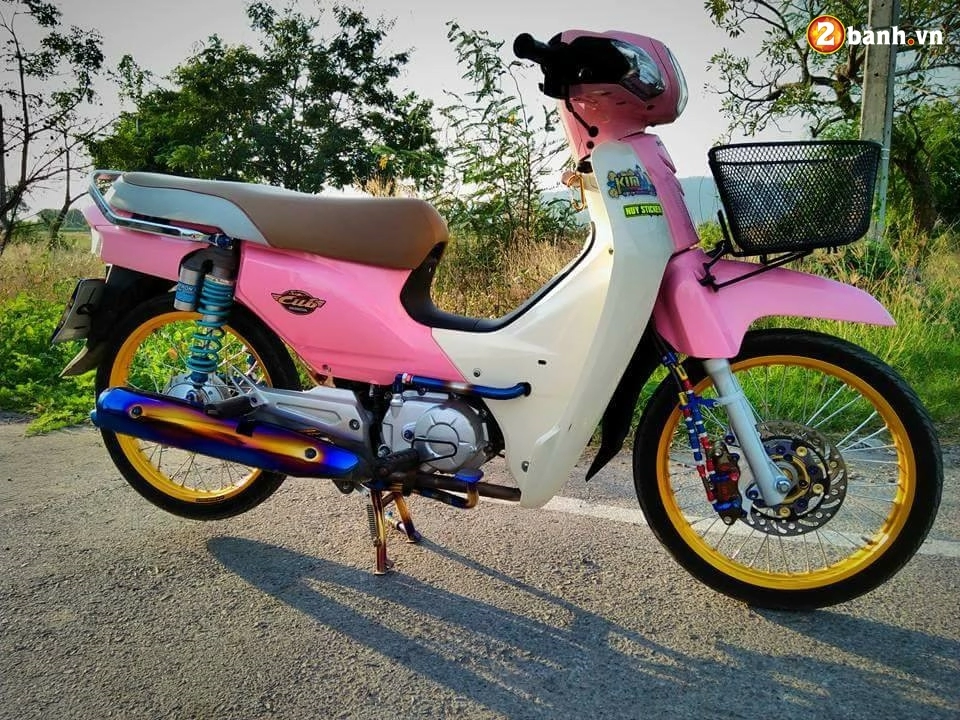 Honda cub fi độ cá tính với tone màu hồng đầy nổi bật