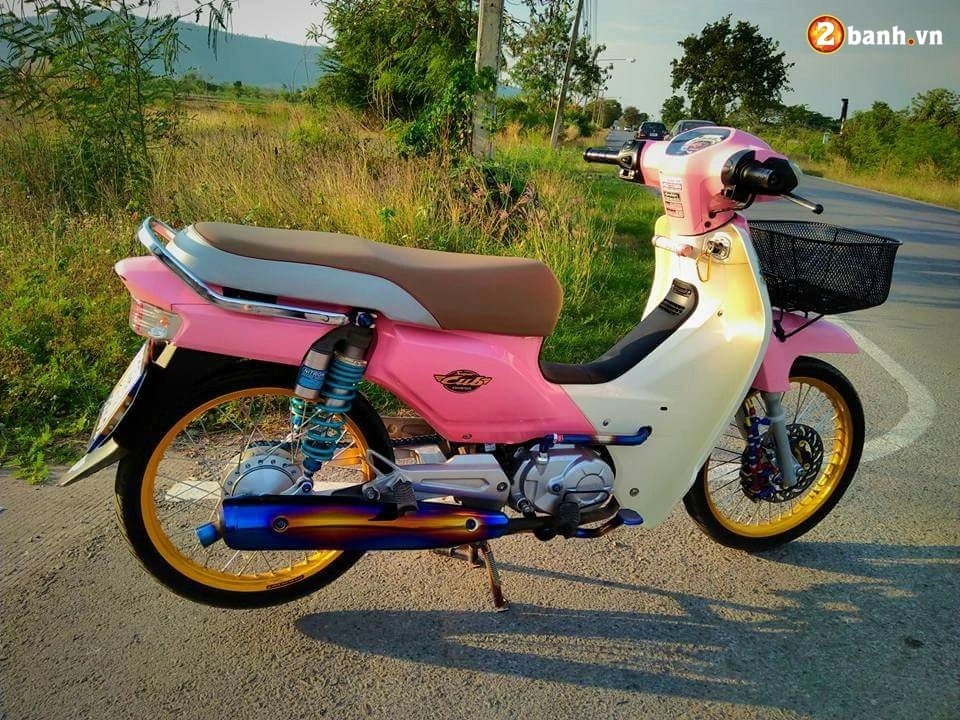 Honda cub fi độ cá tính với tone màu hồng đầy nổi bật