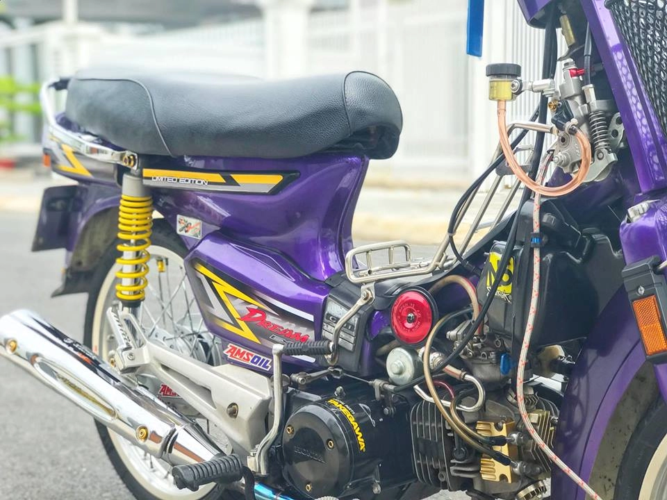 Honda dream - giấc mơ ngày cũ tái sinh qua bàn tay của biker vùng đất biển