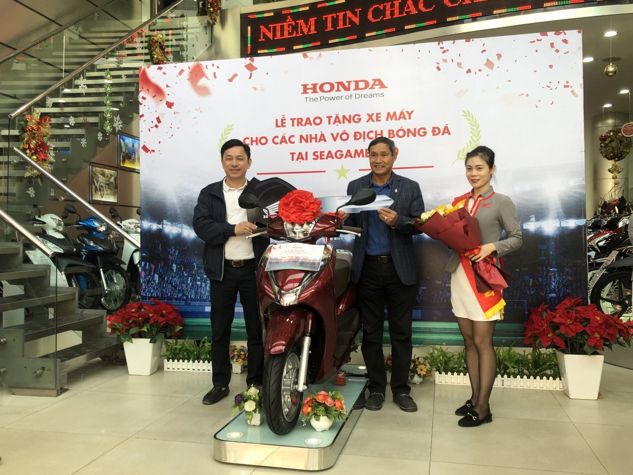 Honda hoàn tất bàn giao xe cho đội tuyển nữ và u-22 việt nam sau chiến thắng tại seagames 30