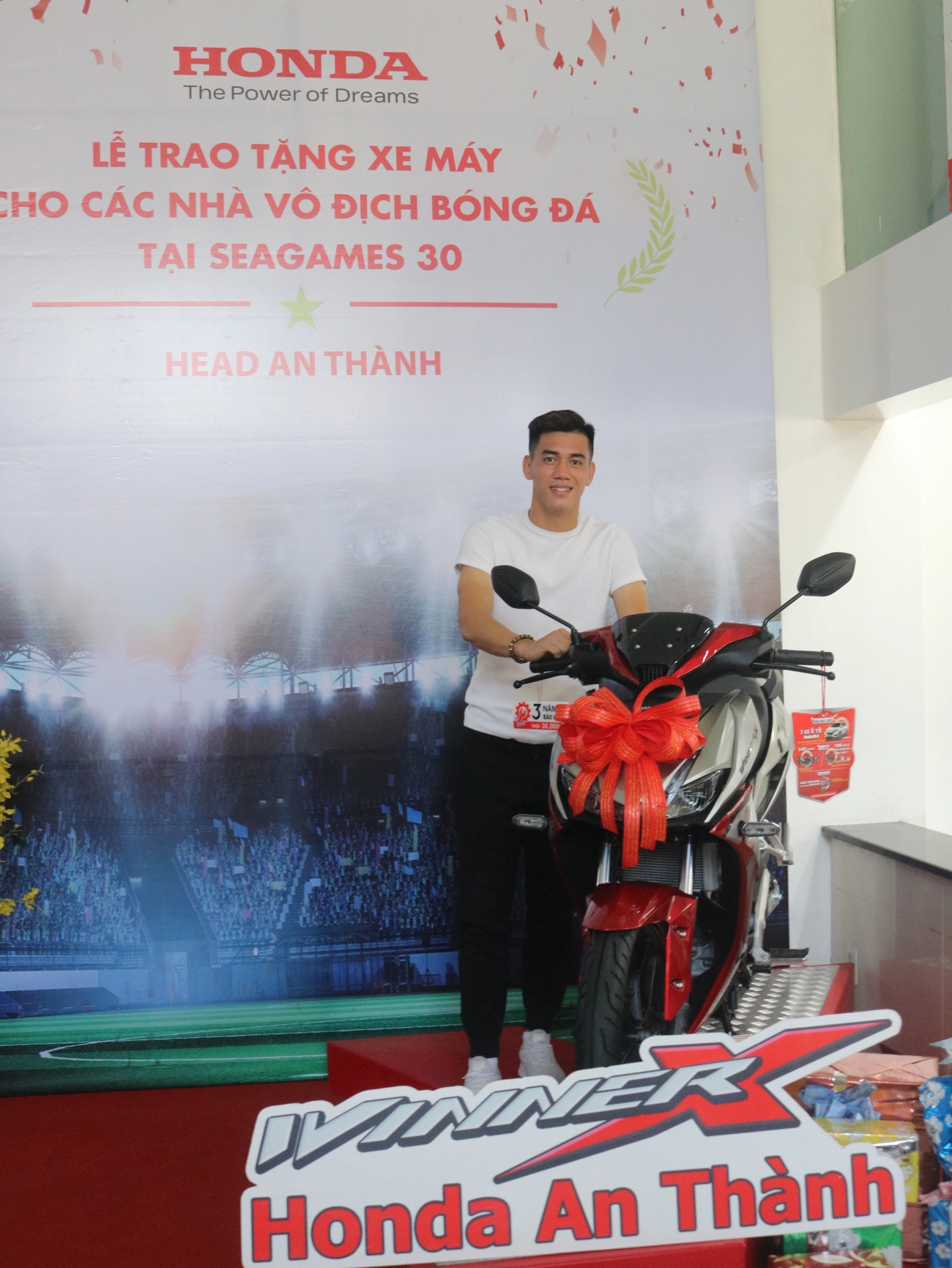 Honda hoàn tất bàn giao xe cho đội tuyển nữ và u-22 việt nam sau chiến thắng tại seagames 30