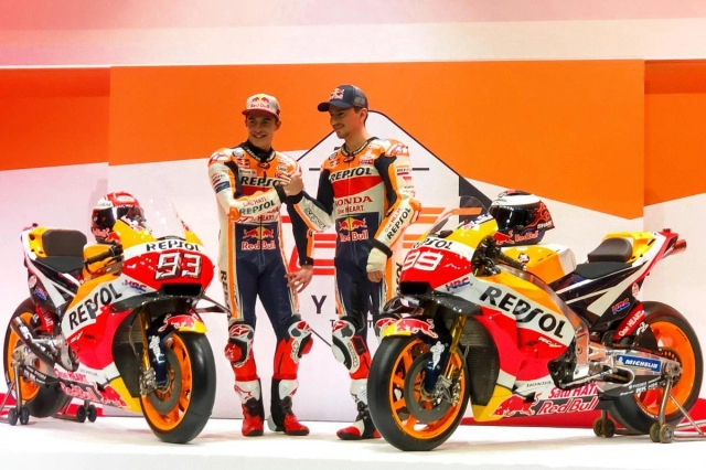 Honda racing bán 07 ống xả từ xe đua của marc marquez