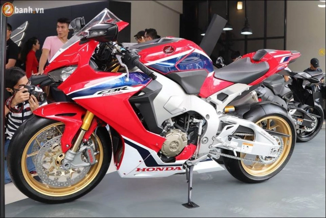 Honda sắp ra mắt cbr1000rr fireblade và cb1000r 2019 mới tại việt nam vào 261