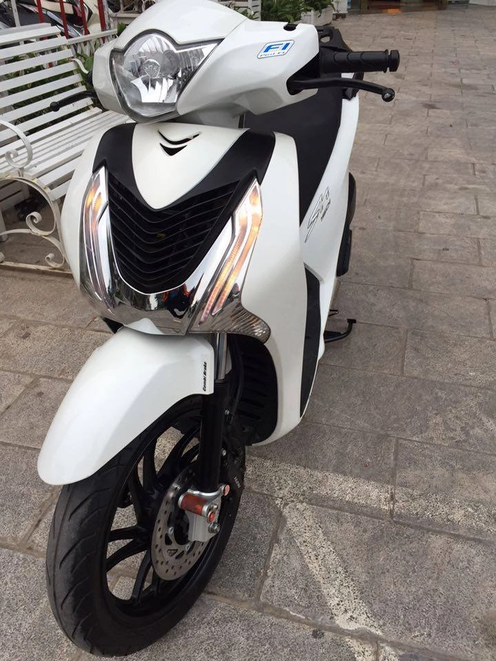 Honda sh 150i vn trắng 90 29h trắng đời 2014 chính chủ 725trxe dán nilon từ mới