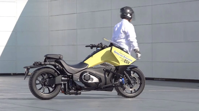 Honda tiết lộ khái niệm tự cân bằng cho xe máy honda riding assist 20