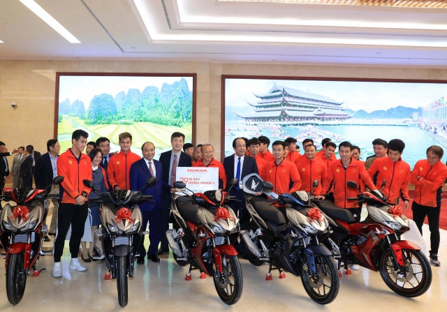 Honda vn tiếp tục la nha tai trơ chính cua các đôi tuyên bóng đá quôc gia vn 2021 - 2024