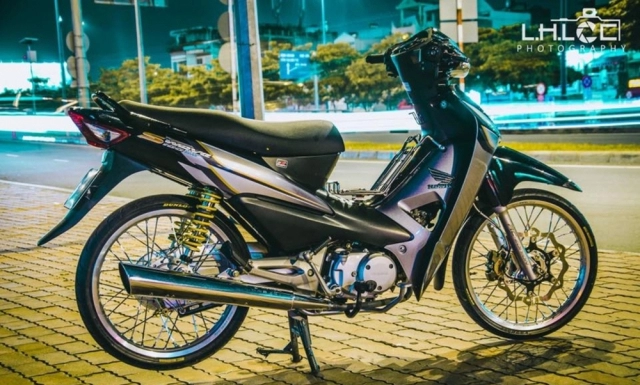 Honda wave độ biến thể mới đẹp lung linh giữa màn đêm sài thành