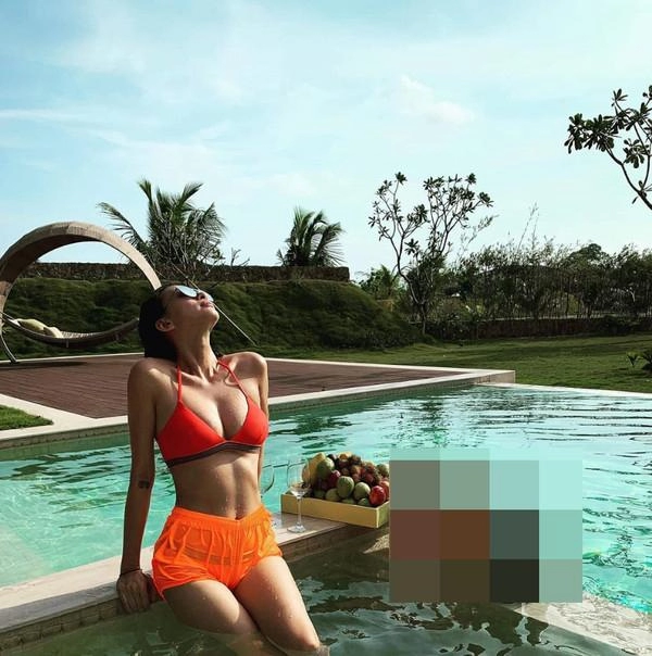 Hot chẳng thua gái 20 u40 như ngô thanh vân vẫn dư sức đốt mắt fan với bikini rực lửa