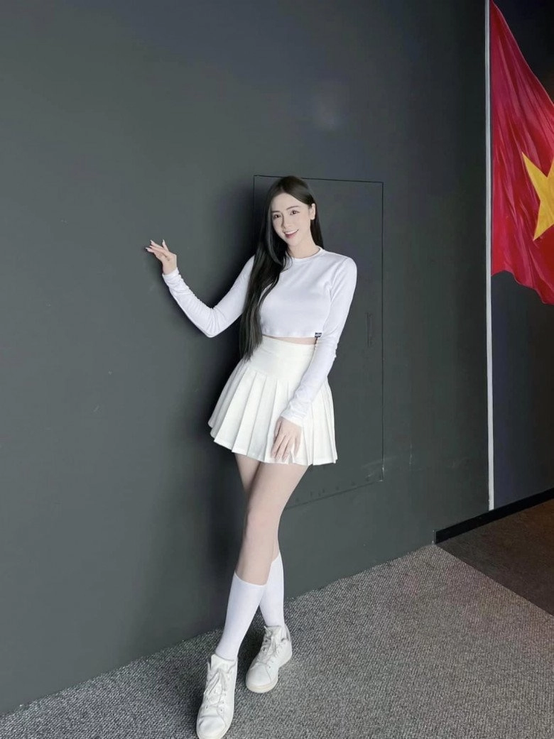 Hot girl nóng cùng world cup 2k1 da trắng như tuyết mặc gì cũng khoe đường cong đẹp nức nở