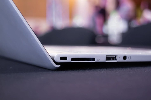 Hp envy 13 laptop nhôm nguyên khối siêu mỏng và nhẹ