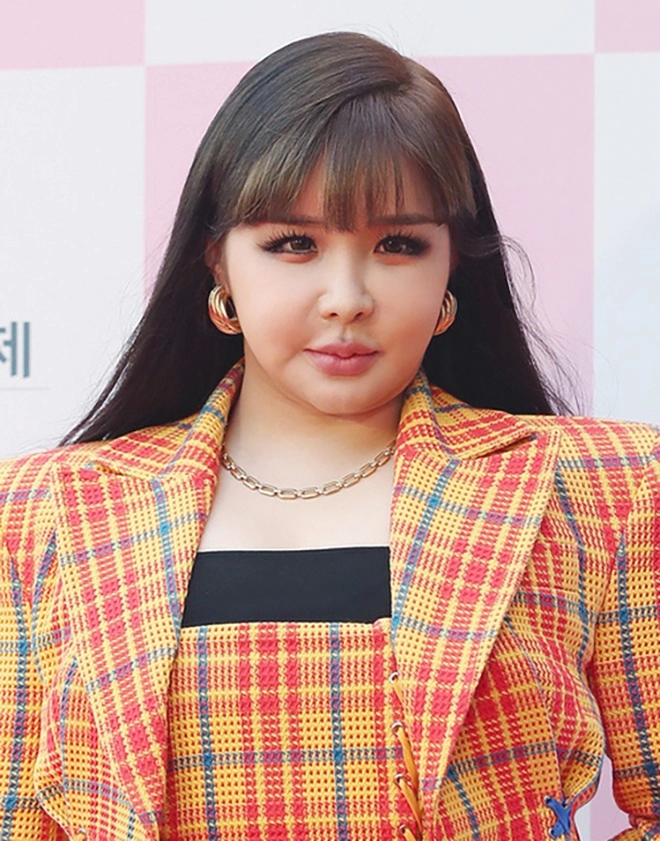 Idol vạn người mê park bom xuất hiện mũm mĩm gương mặt khác lạ khiến fans ruột nhận khó ra