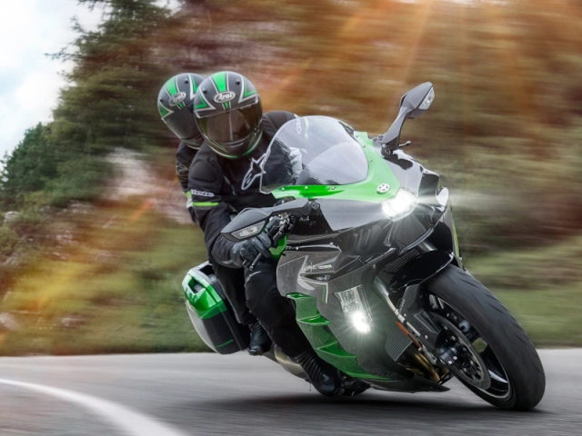 Kawasaki ninja h2 sx se 2022 bị triệu hồi do đồng hồ công-tơ-mét hiển thị sai