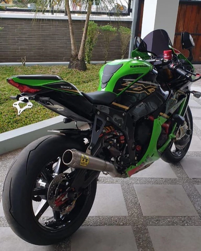 Kawasaki ninja zx-10r độ hầm hố với bodykit siêu siêu ấn tượng