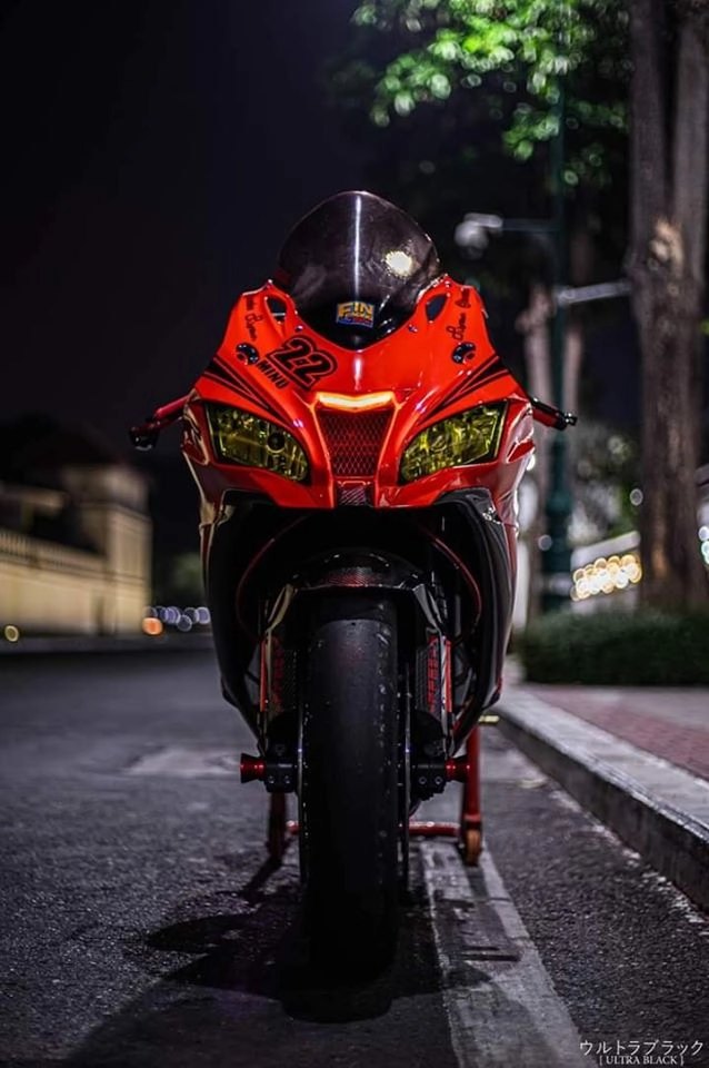 Kawasaki ninja zx-10rr độ lôi cuốn trong diện mạo cam đen