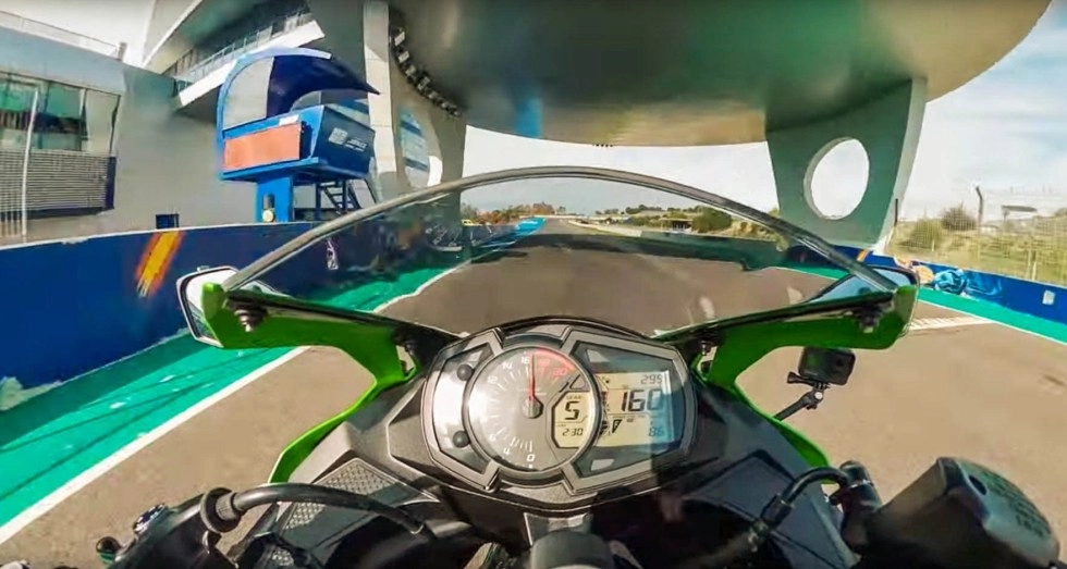 Kawasaki ninja zx-25r hé lộ clip chạy thử trên đường đua