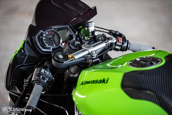 Kawasaki ninja zx-6r độ được nâng cấp hiệu suất toàn diện trên đất thái