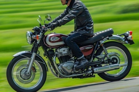 Kawasaki w800 classic 2020 sắp ra có gì đặc sắc hơn so với 2 phiên bản trước đó