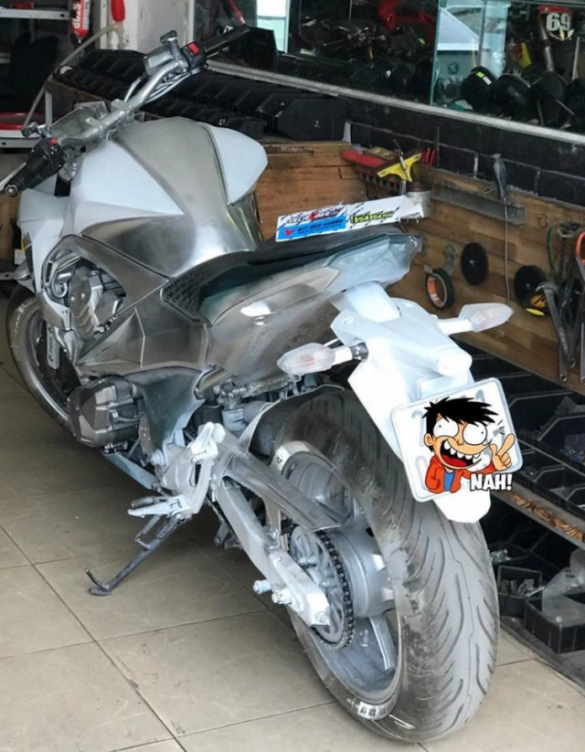 Kawasaki z800 là nạn nhân tiếp theo của biker quái dị