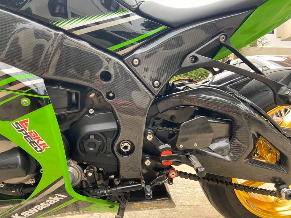 Kawasaki zx-10r độ mê hoặc với gói trang bị hàng hiệu