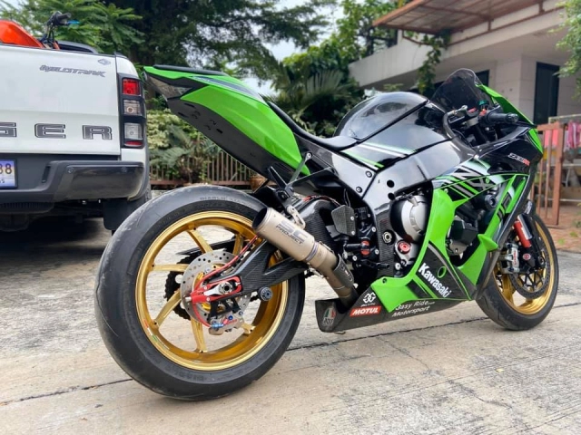 Kawasaki zx-10r độ mê hoặc với gói trang bị hàng hiệu