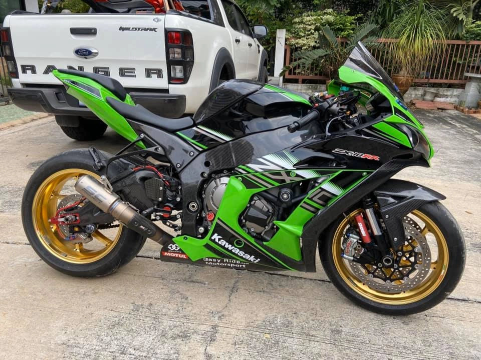 Kawasaki zx-10r độ mê hoặc với gói trang bị hàng hiệu