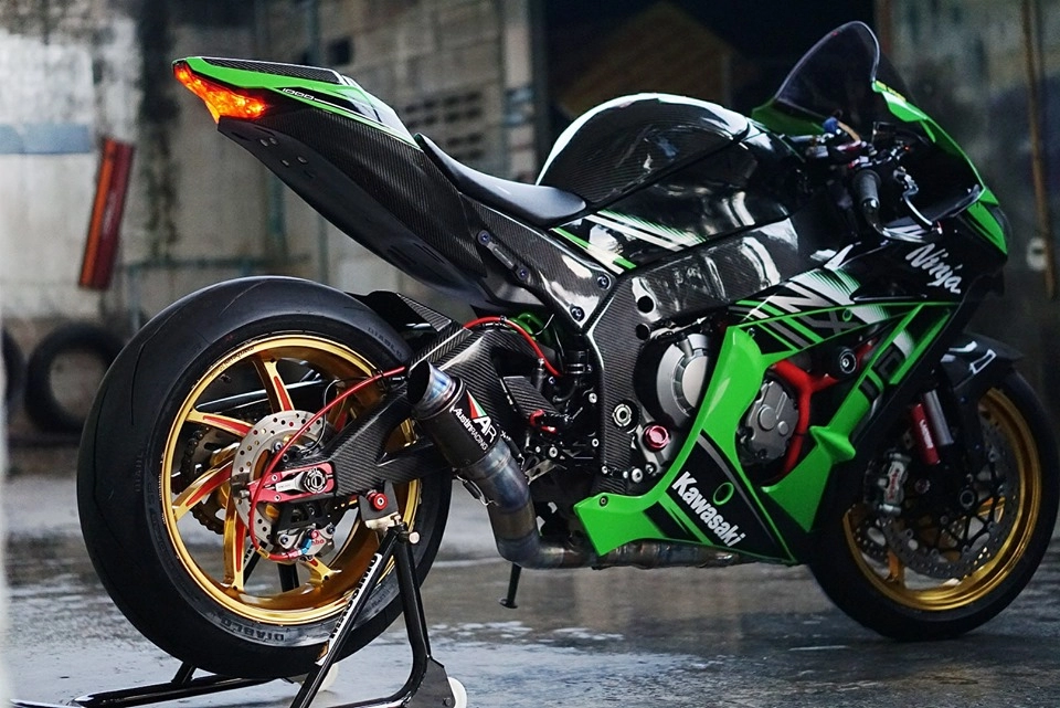 Kawasaki zx-10r độ tuyệt đối với vẻ ngoài sành điệu như phiên bản đường đua