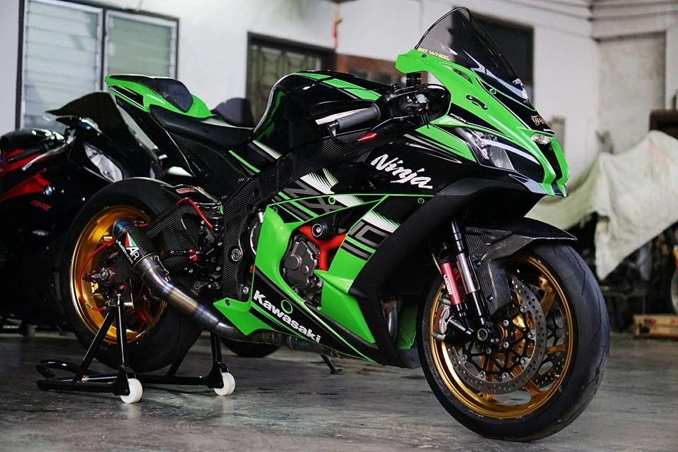 Kawasaki zx-10r độ tuyệt đối với vẻ ngoài sành điệu như phiên bản đường đua