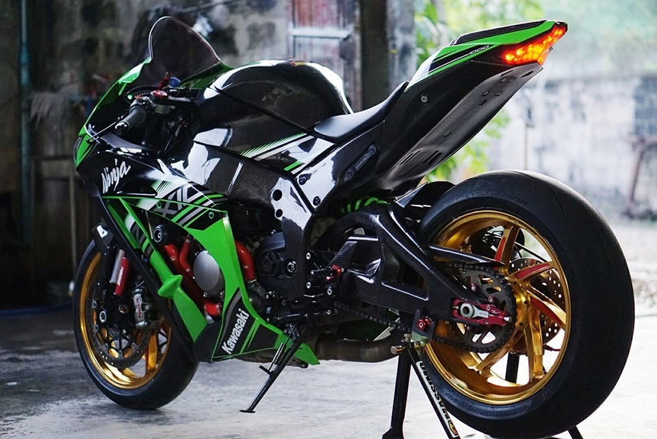 Kawasaki zx-10r độ tuyệt đối với vẻ ngoài sành điệu như phiên bản đường đua