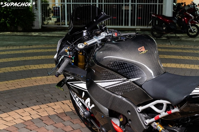 Kawasaki zx-10r độ vượt trội với dàn áo full carbon