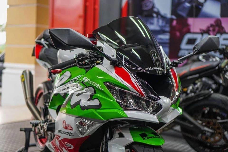 Kawasaki zx-6r độ bốc lửa trong diện mạo racing