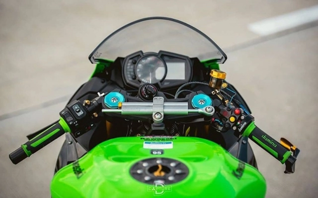 Kawasaki zx-6r độ hào nhoáng với phong cách superbike
